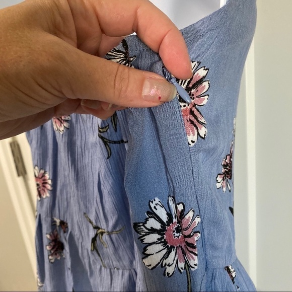 Wallflower spaghetti strap criss cross back blue floral dress size Medium - Picture 5 of 7